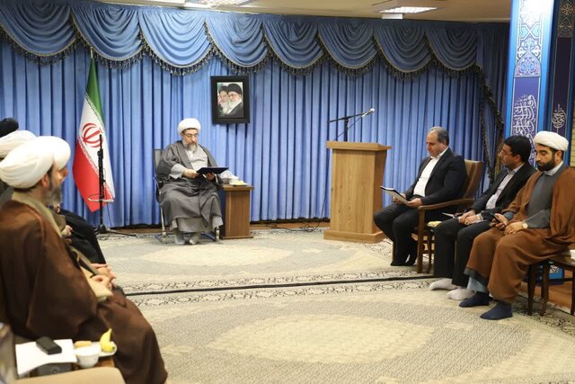 لزوم ارتباط تنگاتنگ دو مجموعه تربيتي آموزش و پرورش و حوزه‌هاي علميه
