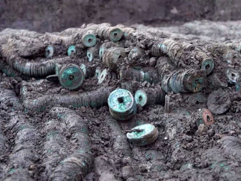 کشف 1/5 تُن سکه‌ي باستاني عجيب در چين!