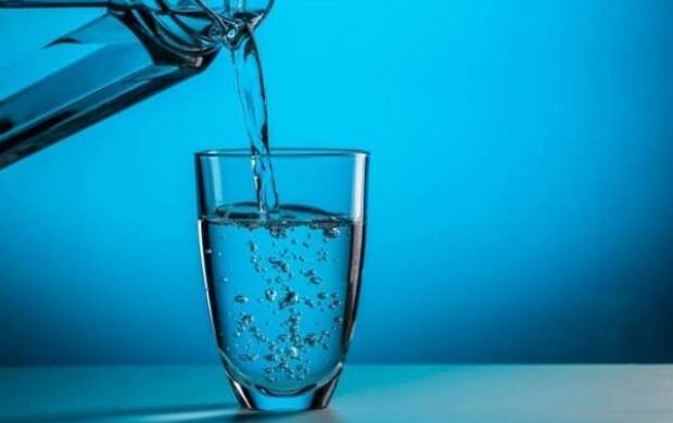 خطرات نخوردن آب کافي در طول روز چيست؟